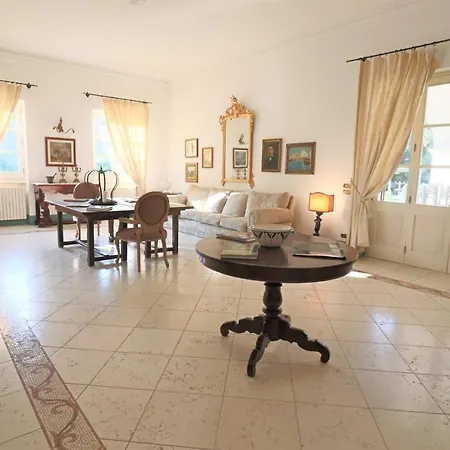 Relais Delle Rose Bed and Breakfast Λέτσε